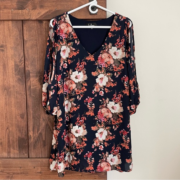 Lulu's Shift Dress Womens Medium Blue Floral Print Open Arm Slit 3/4 Sleeves - Picture 2 of 10